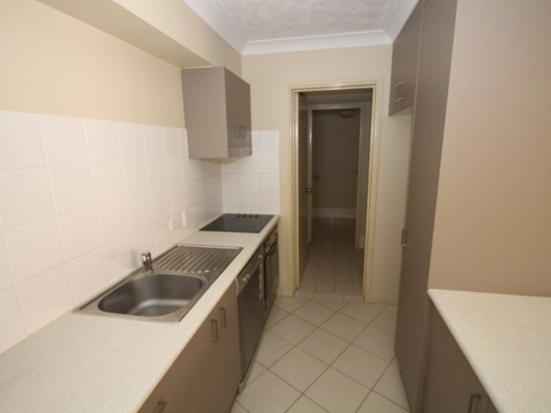 2/17 Lather Street, Southport QLD 4215