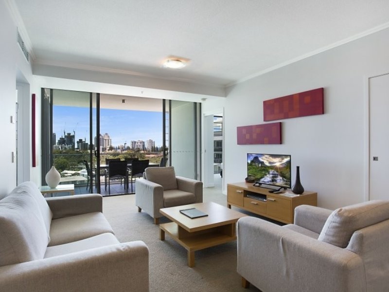 2804/33 T E Peters Drive, Broadbeach Waters QLD 4218