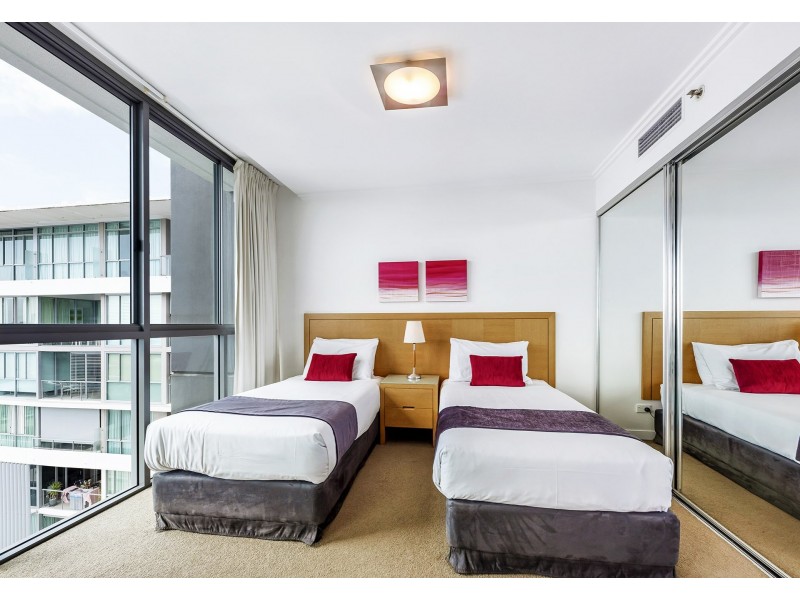 2805/33 T E Peters Drive, Broadbeach Waters QLD 4218