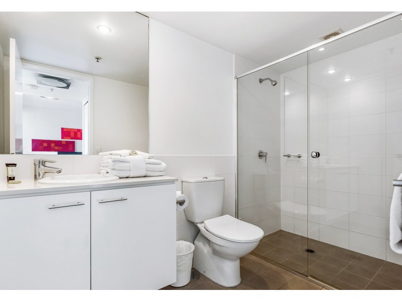 2805/33 T E Peters Drive, Broadbeach Waters QLD 4218