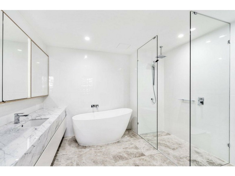 101/95 Old Burleigh Road, Broadbeach QLD 4218