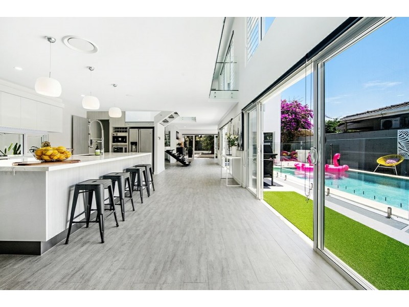 51 Amalfi Drive, Isle Of Capri QLD 4217