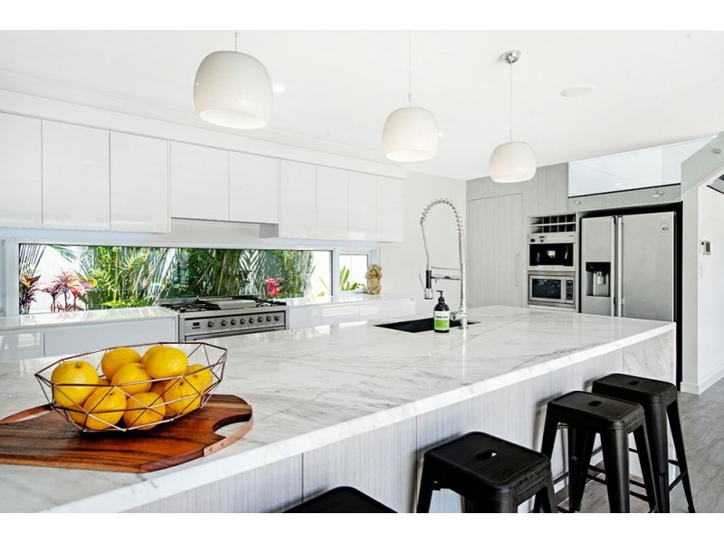 51 Amalfi Drive, Isle Of Capri QLD 4217