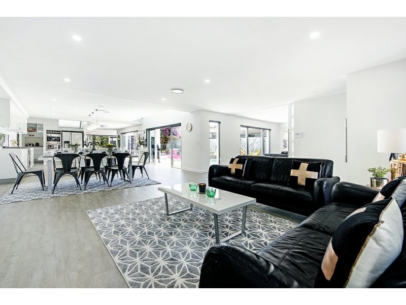 51 Amalfi Drive, Isle Of Capri QLD 4217