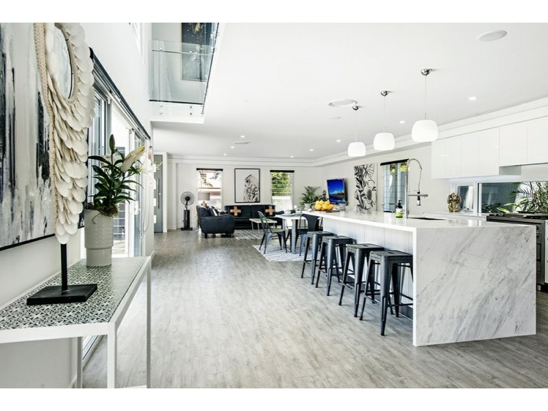 51 Amalfi Drive, Isle Of Capri QLD 4217
