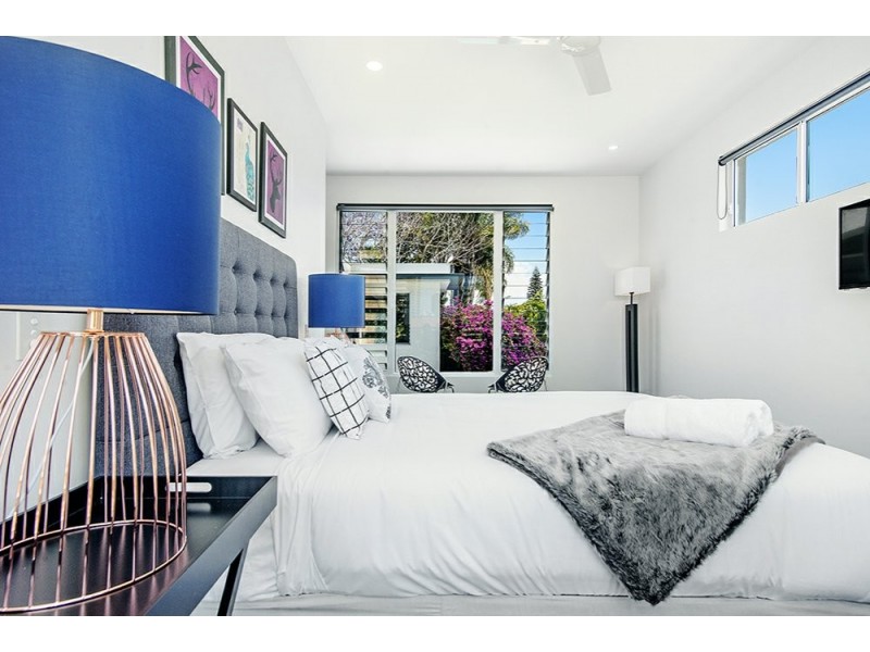 51 Amalfi Drive, Isle Of Capri QLD 4217