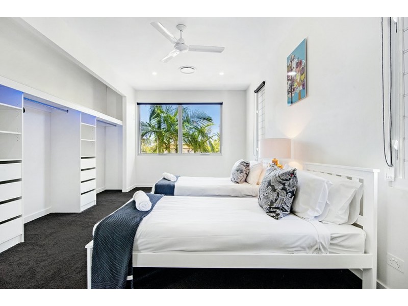51 Amalfi Drive, Isle Of Capri QLD 4217