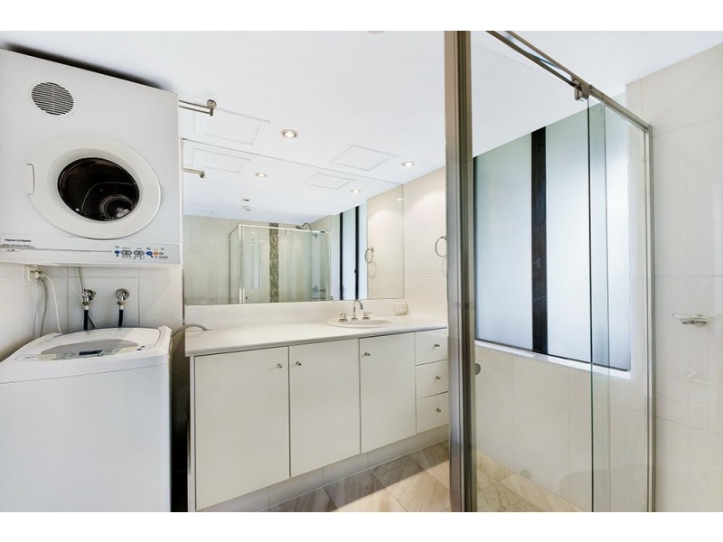 201/8 Albert Avenue, Broadbeach QLD 4218