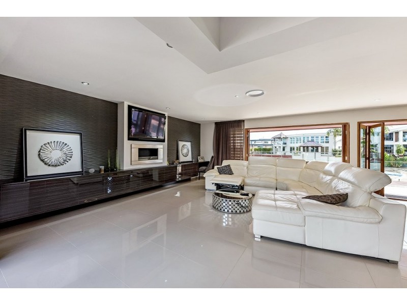 146 Monaco Street, Broadbeach Waters QLD 4218