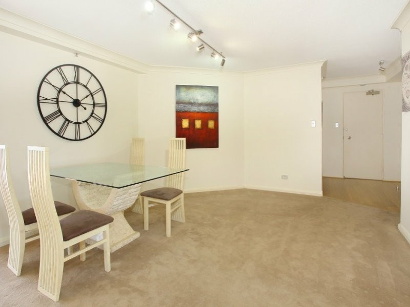 15 Victoria Avenue, Broadbeach QLD 4218