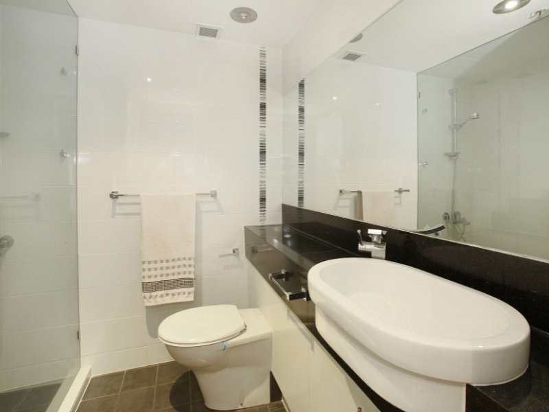 15 Victoria Avenue, Broadbeach QLD 4218