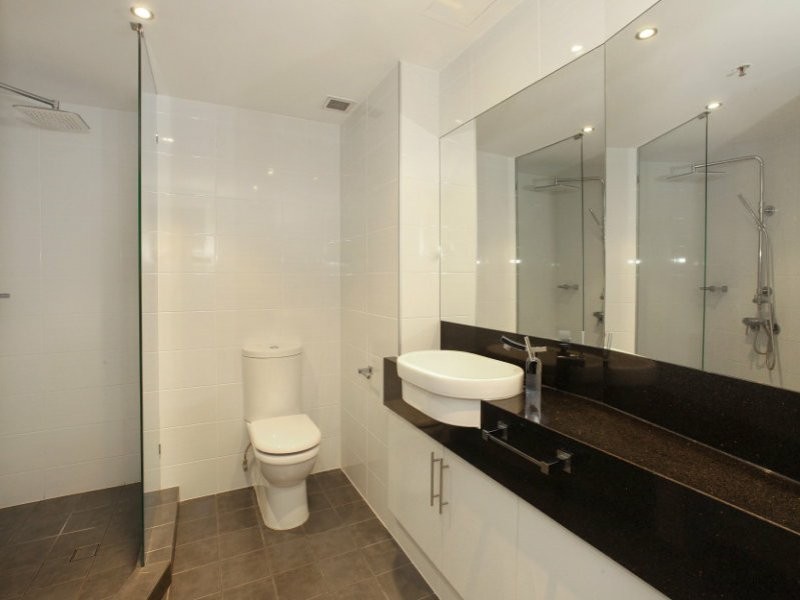 15 Victoria Avenue, Broadbeach QLD 4218