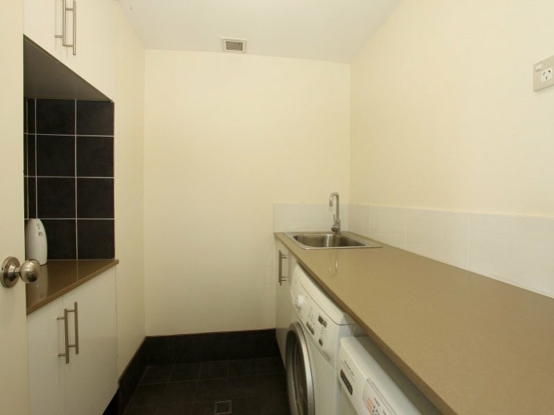 15 Victoria Avenue, Broadbeach QLD 4218