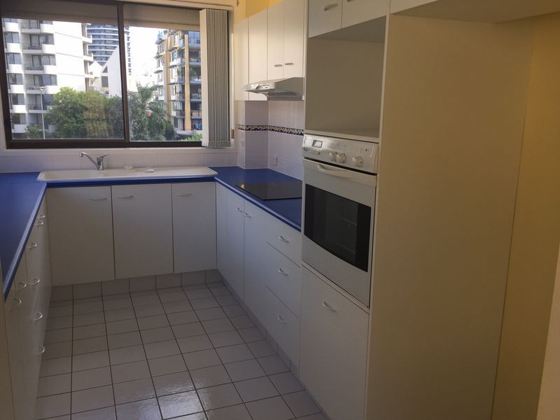 12/8 Queensland Avenue, Broadbeach QLD 4218