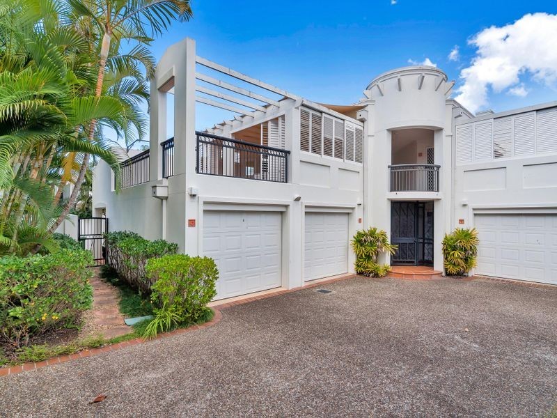 6/100 Cotlew St East, Southport QLD 4215