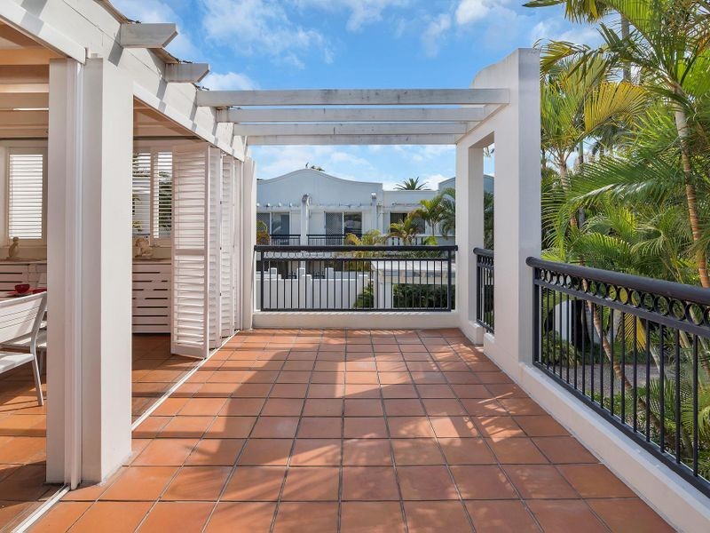 6/100 Cotlew St East, Southport QLD 4215