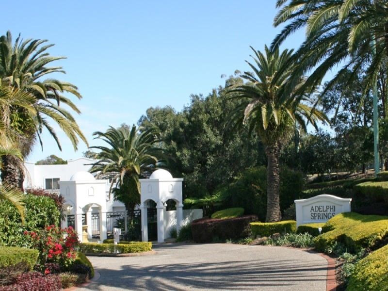 6/100 Cotlew St East, Southport QLD 4215