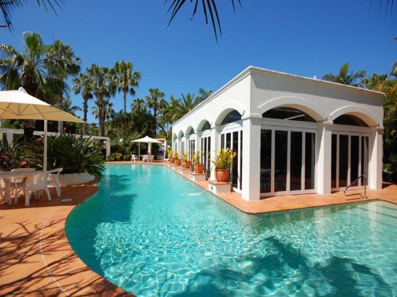 6/100 Cotlew St East, Southport QLD 4215