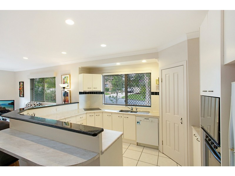 23 Evans Drive, Benowa QLD 4217