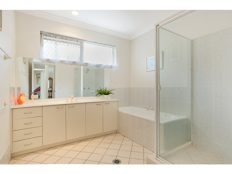 23 Evans Drive, Benowa QLD 4217