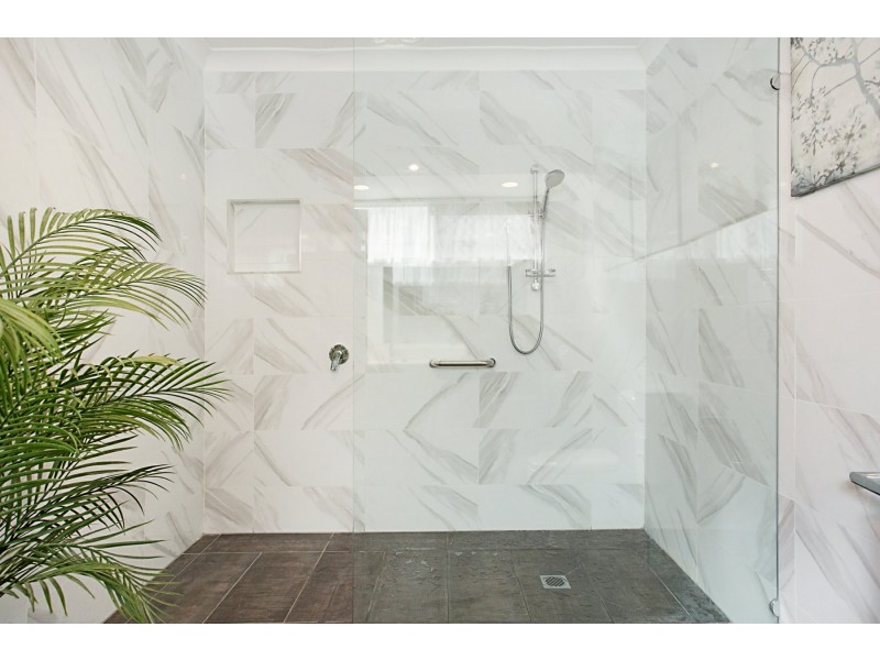 23 Evans Drive, Benowa QLD 4217