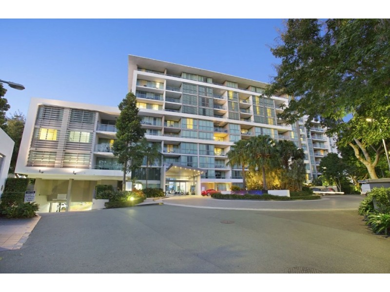 2009/33 TE Peters Drive, Broadbeach Waters QLD 4218