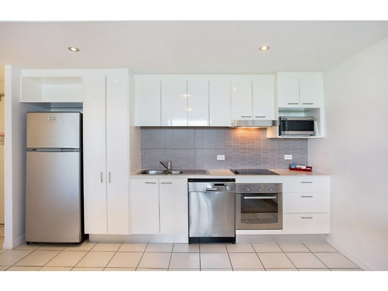 2009/33 TE Peters Drive, Broadbeach Waters QLD 4218