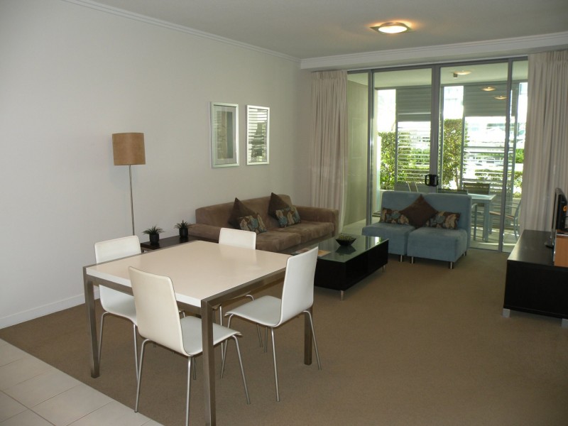 2009/33 TE Peters Drive, Broadbeach Waters QLD 4218