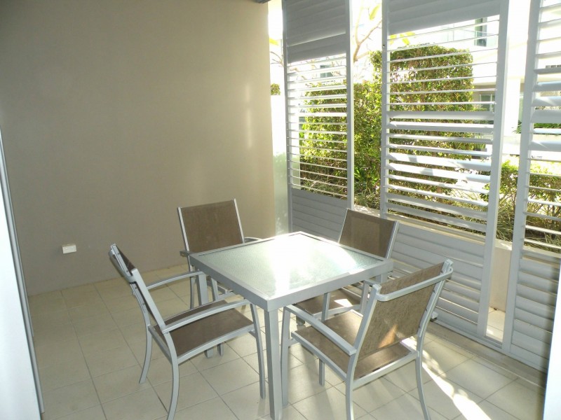 2009/33 TE Peters Drive, Broadbeach Waters QLD 4218