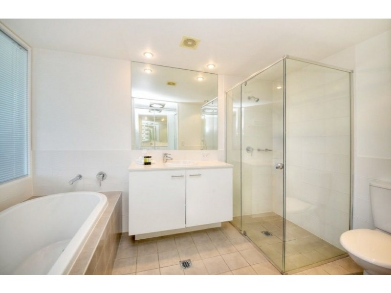 2009/33 TE Peters Drive, Broadbeach Waters QLD 4218