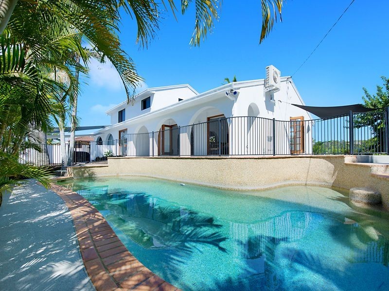 7 Pacific Boulevard, Broadbeach Waters QLD 4218