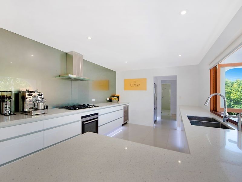 7 Pacific Boulevard, Broadbeach Waters QLD 4218