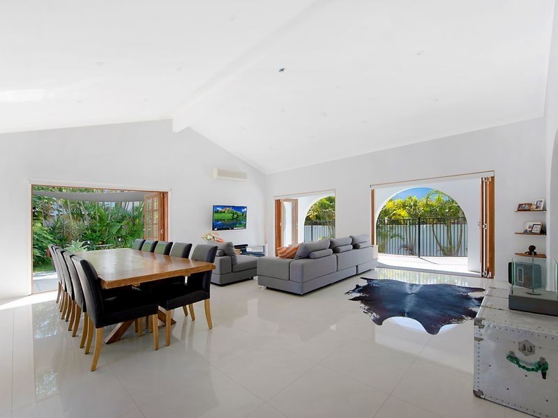 7 Pacific Boulevard, Broadbeach Waters QLD 4218