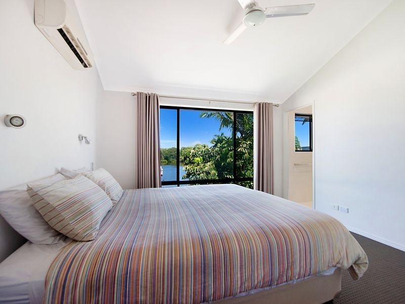 7 Pacific Boulevard, Broadbeach Waters QLD 4218