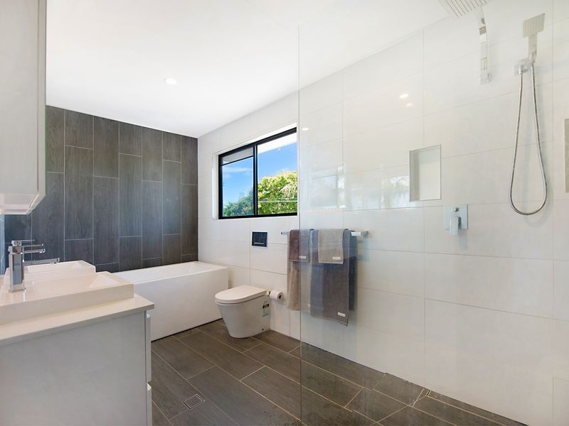 7 Pacific Boulevard, Broadbeach Waters QLD 4218