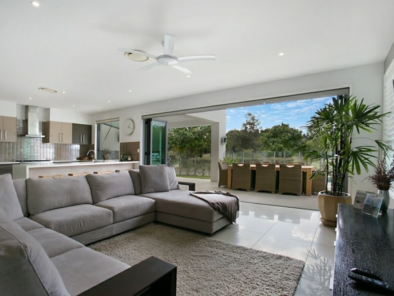 44 Lakelands Drive, Merrimac QLD 4226