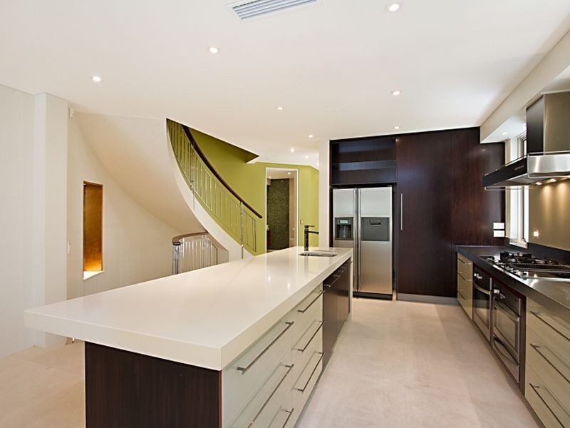 1/28 Lennie Avenue, Main Beach QLD 4217