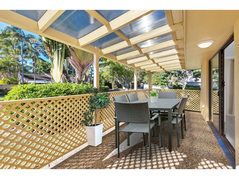 2/12 Wildwood Court, Surfers Paradise QLD 4217