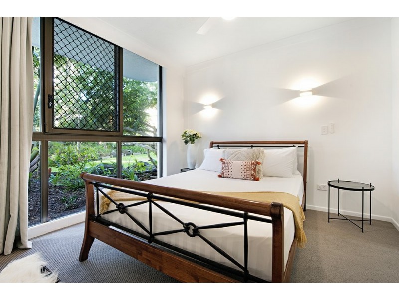 1/219 Surf Parade, Broadbeach QLD 4218