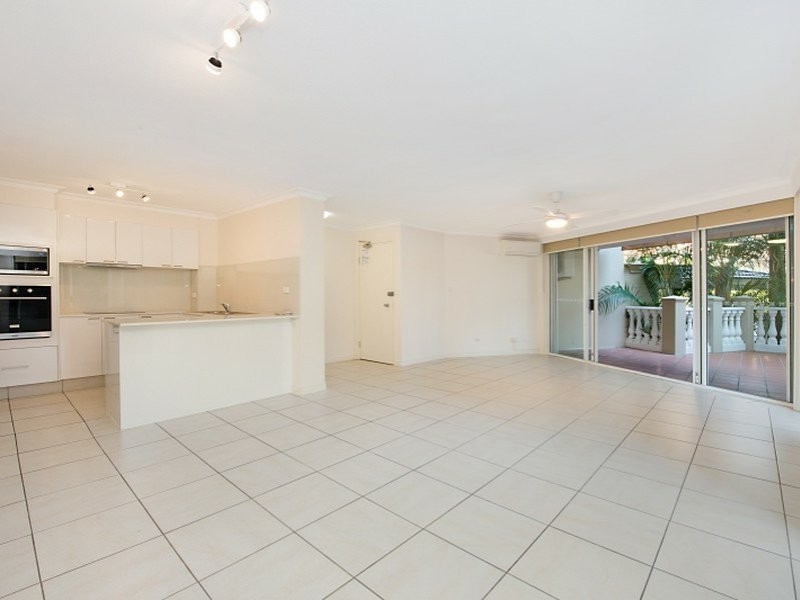 16/122 Old Burleigh Road, Broadbeach QLD 4218