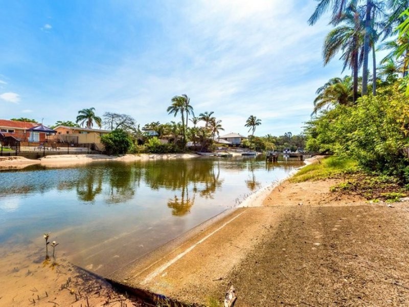 4 Costa Court, Broadbeach Waters QLD 4218