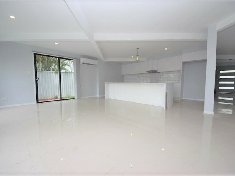 4 Costa Court, Broadbeach Waters QLD 4218
