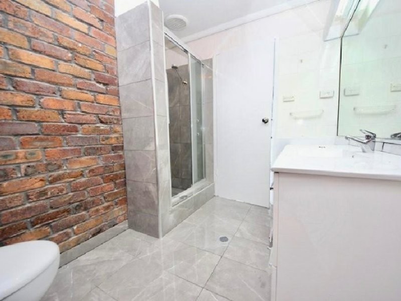 4 Costa Court, Broadbeach Waters QLD 4218