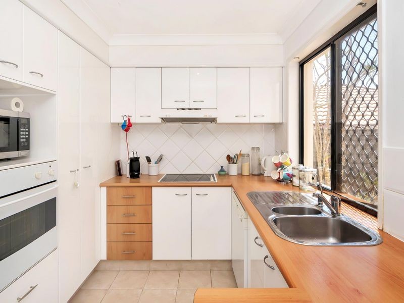31 Langport Parade, Mudgeeraba QLD 4213