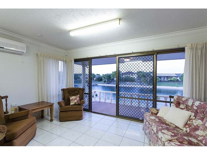 8 Yunga Court, Broadbeach Waters QLD 4218