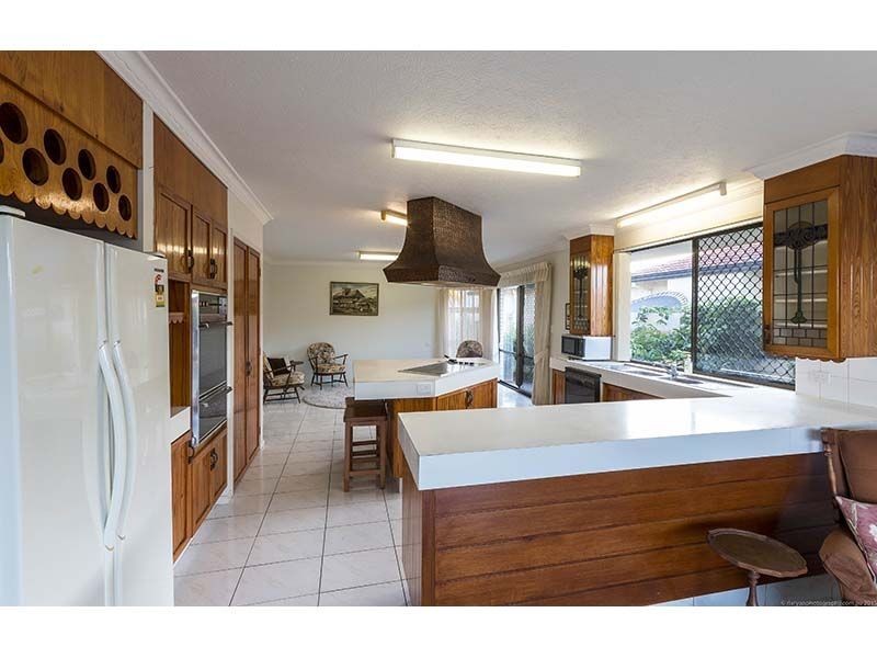 8 Yunga Court, Broadbeach Waters QLD 4218