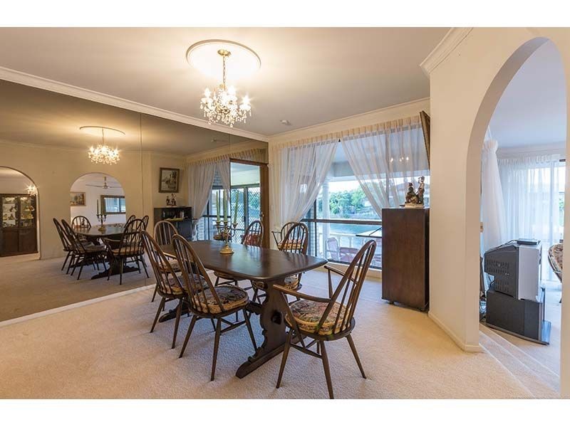 8 Yunga Court, Broadbeach Waters QLD 4218