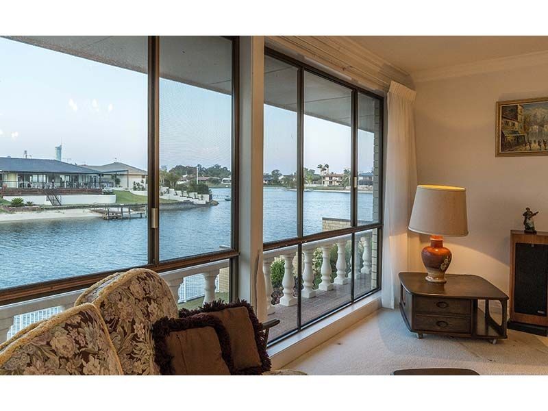 8 Yunga Court, Broadbeach Waters QLD 4218