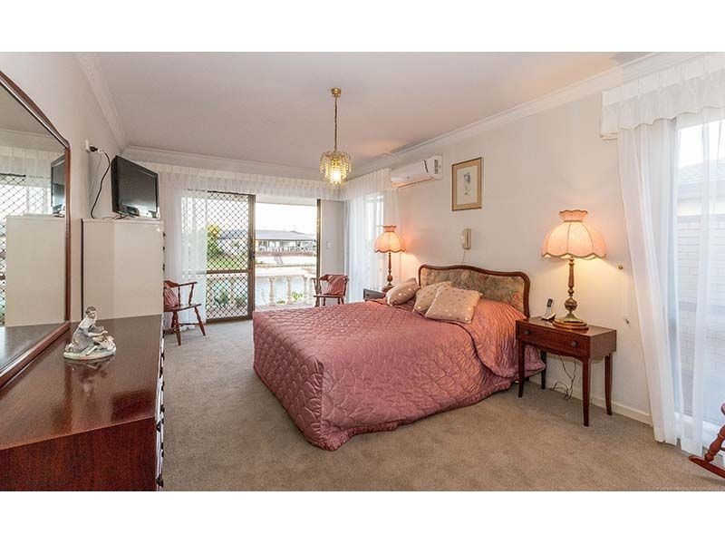 8 Yunga Court, Broadbeach Waters QLD 4218