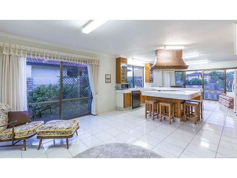 8 Yunga Court, Broadbeach Waters QLD 4218